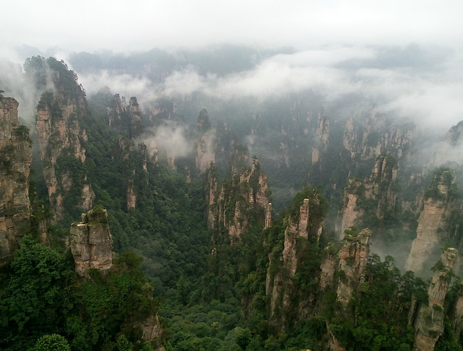 云雾缭绕--张家界,看张家界就该下雨天来_张家