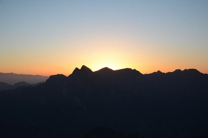 中峰图片