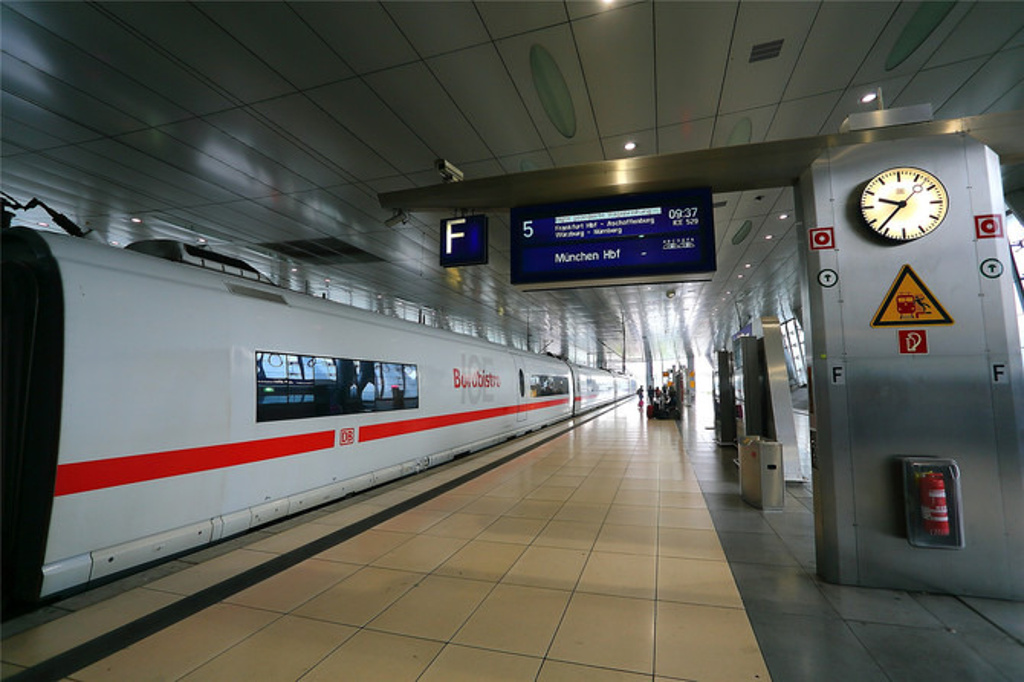 2015法兰克福机场主要分t1和t2航站楼,t1._法兰