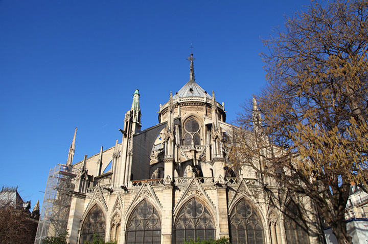 2015参观完圣礼拜堂,回到巴黎圣母院,登钟楼已