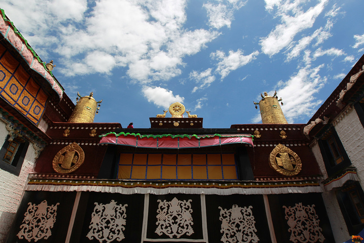 十二年前(2002年)第一次参观大昭寺感觉很神秘,很特别,和内地的寺庙