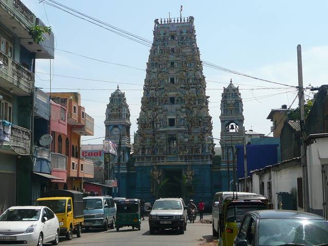 印度教教堂 钟鼓楼齐全(好像没鼓?