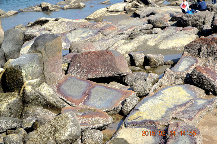 16皓月园位于鼓浪屿东部的覆鼎岩海滨,占地3.