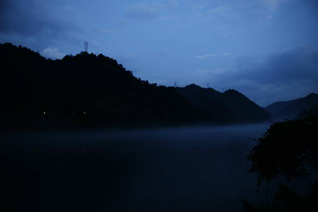 晨雾浓雾,晚雾薄雾,皆有风味