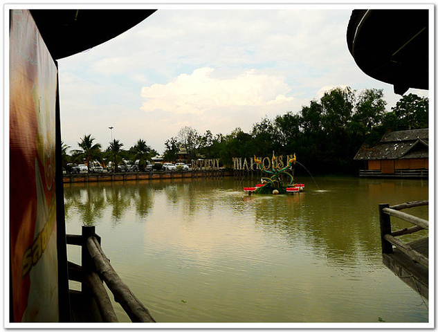 2015泰国的很多地方是以河湖港汊为特点的地