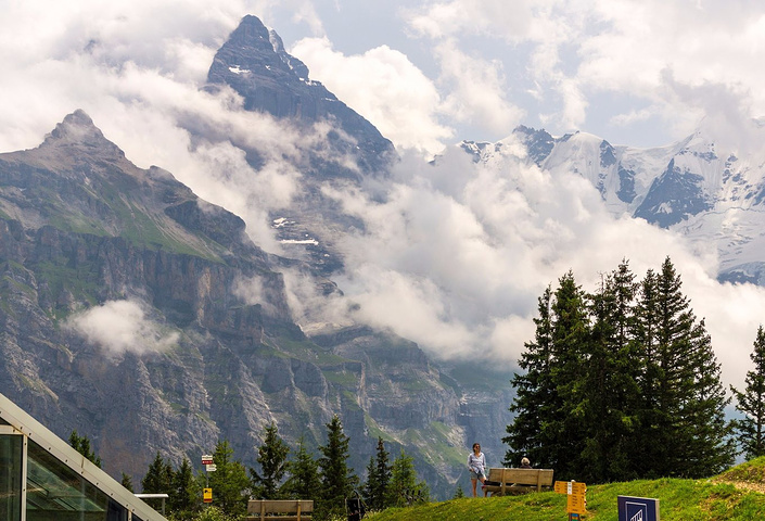 2016对面的僧侣峰少女峰,用李白的话说就是天