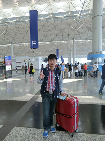 2015香港航空HX221航班从南京禄口机场T2._