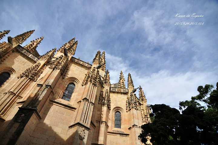 是西班牙修建的最后一座哥特式大教堂,其钟楼高88米,是西班牙最高的