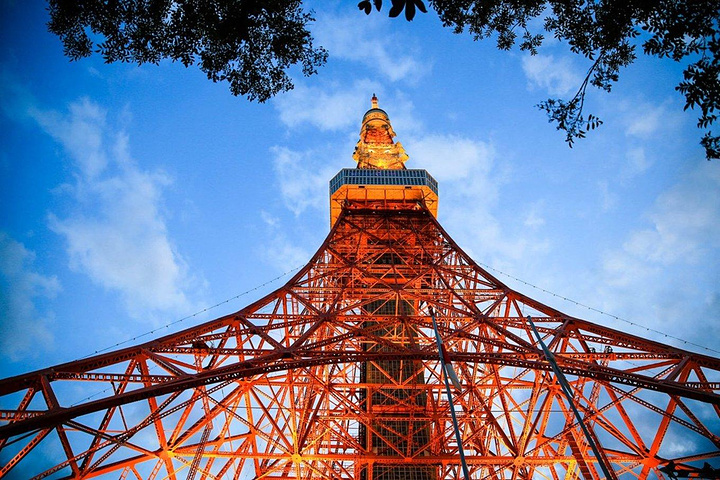 正式名称为日本电波塔又称为东京铁塔位于日本东京都港区芝公园是一座