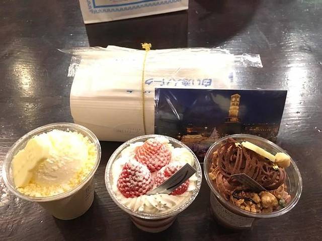 天最重要的一站就是白色恋人公园,这真的是一段比较远的路程不仅仅要换乘地铁,下来以后还要走路15分钟才能抵达。(坐地铁【tozai橙线】圆山公园站 5站 宫沢站 250日元/人)下了地铁之后只要一直跟着「白色恋人公园」的标识走肯定是能找到的,不过也请放心,去白色恋人公园的人超多,跟着人流走你是不会错的。