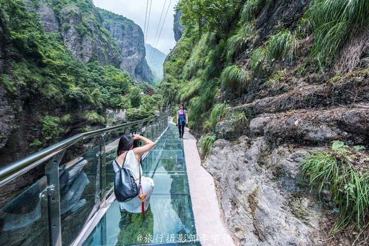 这是在玻璃栈道看到的风景_灵岩"的评论图片