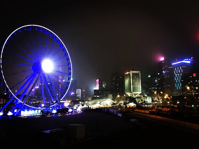 夜晚的摩天轮