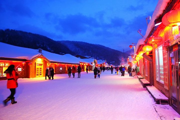 雪乡农家火炕从东升林场到雪乡的穿越路线是经典的东北赏雪旅程,一路