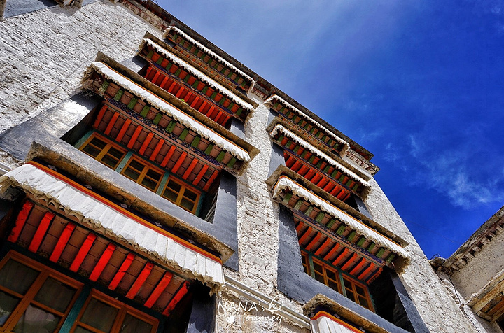 先说说色拉寺吧,其实寺庙要么造的很美腻震撼,不然就真的是不去可惜