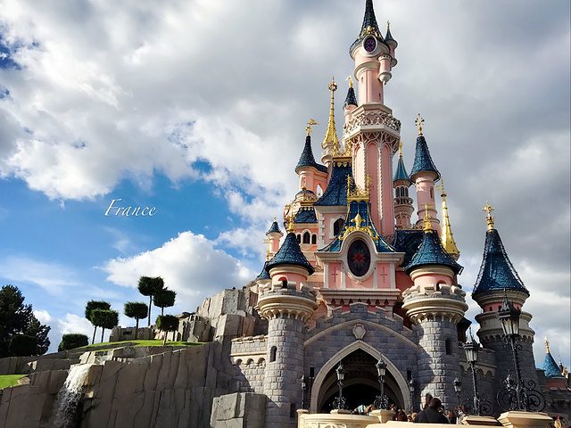 2021迪士尼的动漫电影我也很少看,所以并没有太多期待