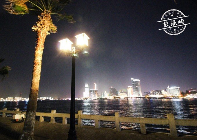 晚上海边夜景