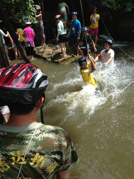 2017踏瀑戏水是走水路上山,很好玩!100分绝对