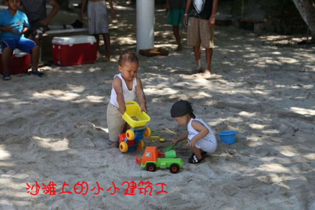 2015里面的包包比较便宜,还有品牌服装也不错