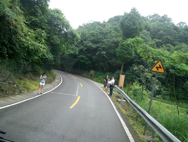 云雾缭绕--张家界,看张家界就该下雨天来_张家