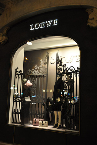 2015Gracia大街的橱窗店铺秀低调的Her._格拉