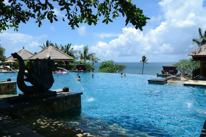 2015接着赶路,到阿雅娜,已是下午2点正好办理