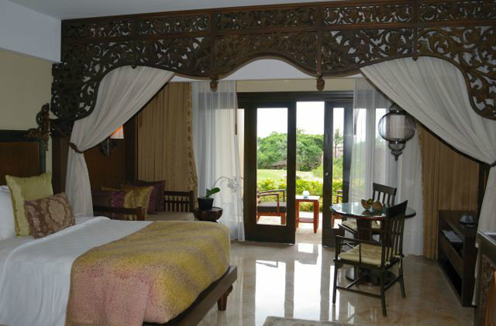 2015接着赶路,到阿雅娜,已是下午2点正好办理