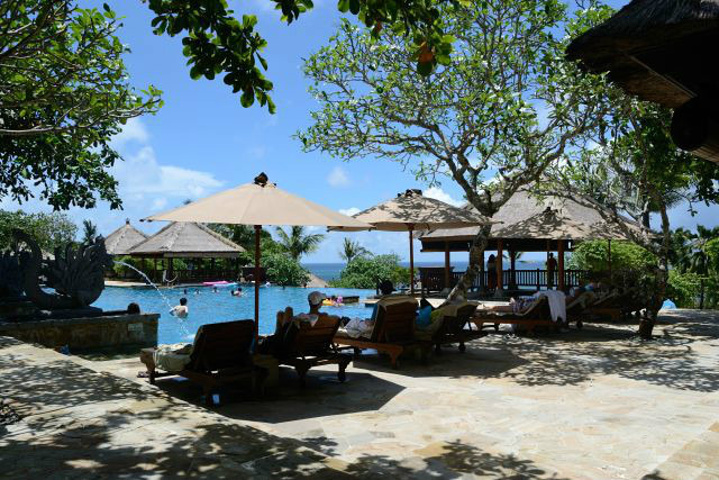 2015接着赶路,到阿雅娜,已是下午2点正好办理