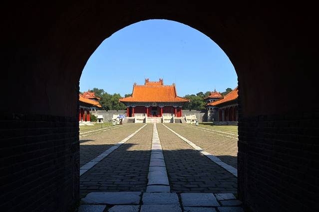 与沈阳市的昭陵,新宾县永陵合称… 东陵公园又称"福陵",是清太祖努尔