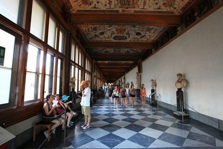 2015从佣兵凉亭和旧宫之间的弄堂往里走就到