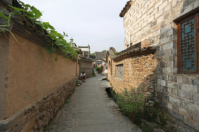 安徽宏村:行走在画里的乡村_黄山旅游攻略