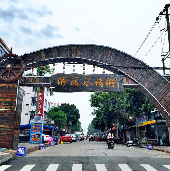 地址:北海市银海区金海苑小区4号 简介:北海著名的美食街,海鲜烧烤和