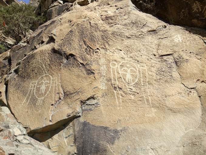 银川贺兰山岩画,影视城一日游