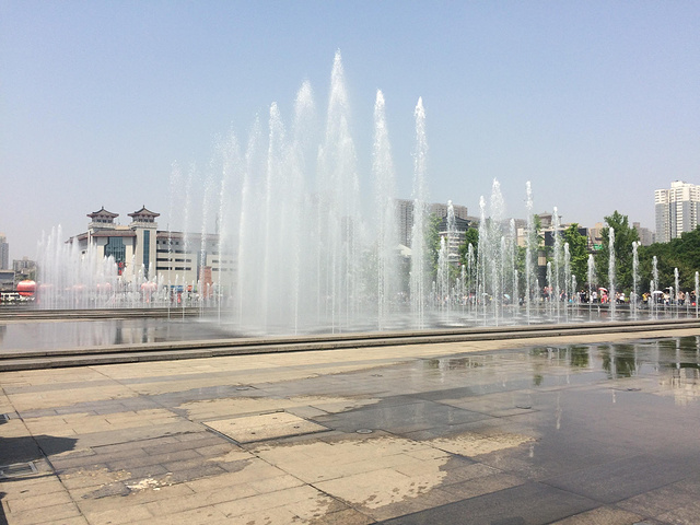 此次来西安的目的之三,就是音乐喷泉了,由于下午要坐车回去,所以我们