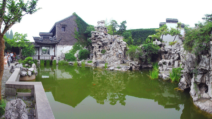 但看过扬州的个园与何园,方知个园的"中国四大名园"和何园的"中国晚清