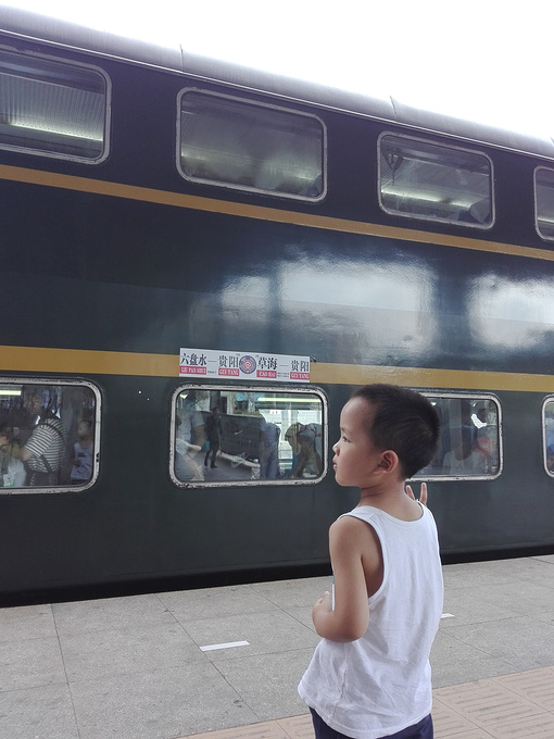 要让我拍下这趟双层的火车.