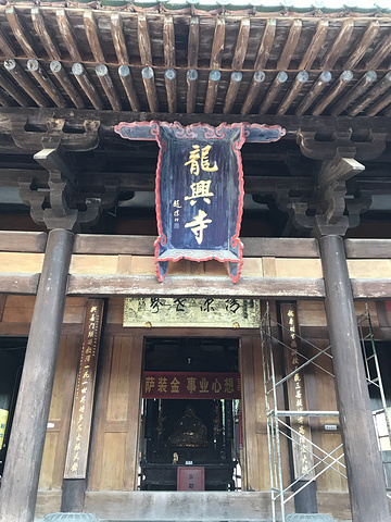 入寺后直奔千佛塔,果然显眼