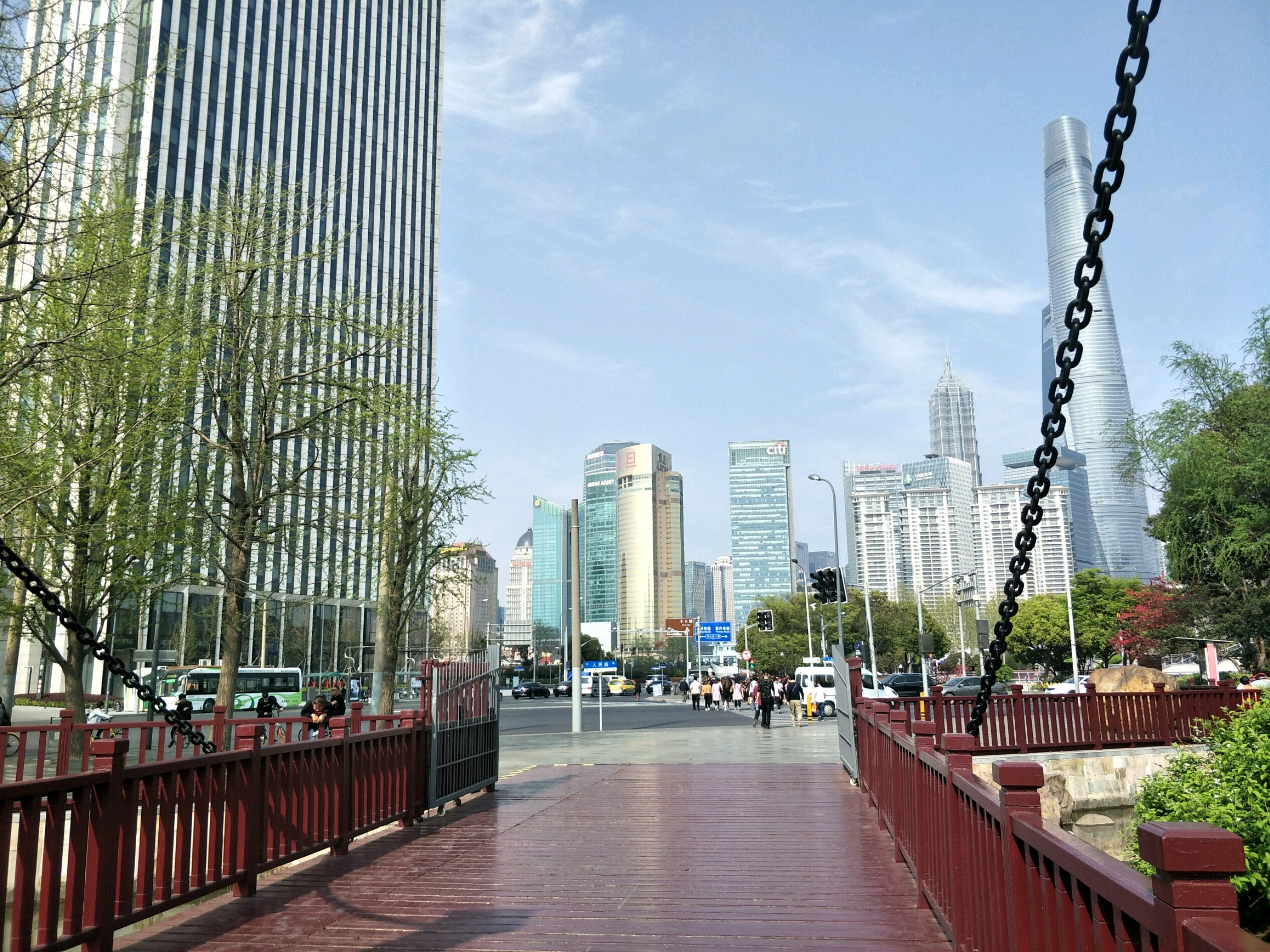 “你是爱，是暖，是希望，你是人间的四月天”