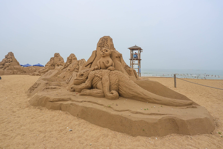 看得出来这里主打的是卡通人物,延绵数百米的沙雕模型真可谓是震撼