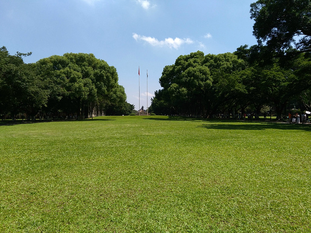 白天珠江风景.今天七点多起床,骑行出去特地去参观一下白天的广州塔