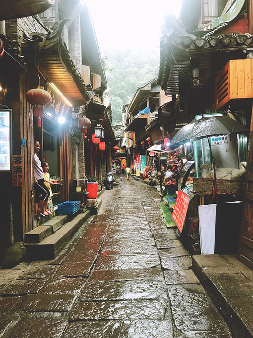 遇见下雨,品雨中古镇