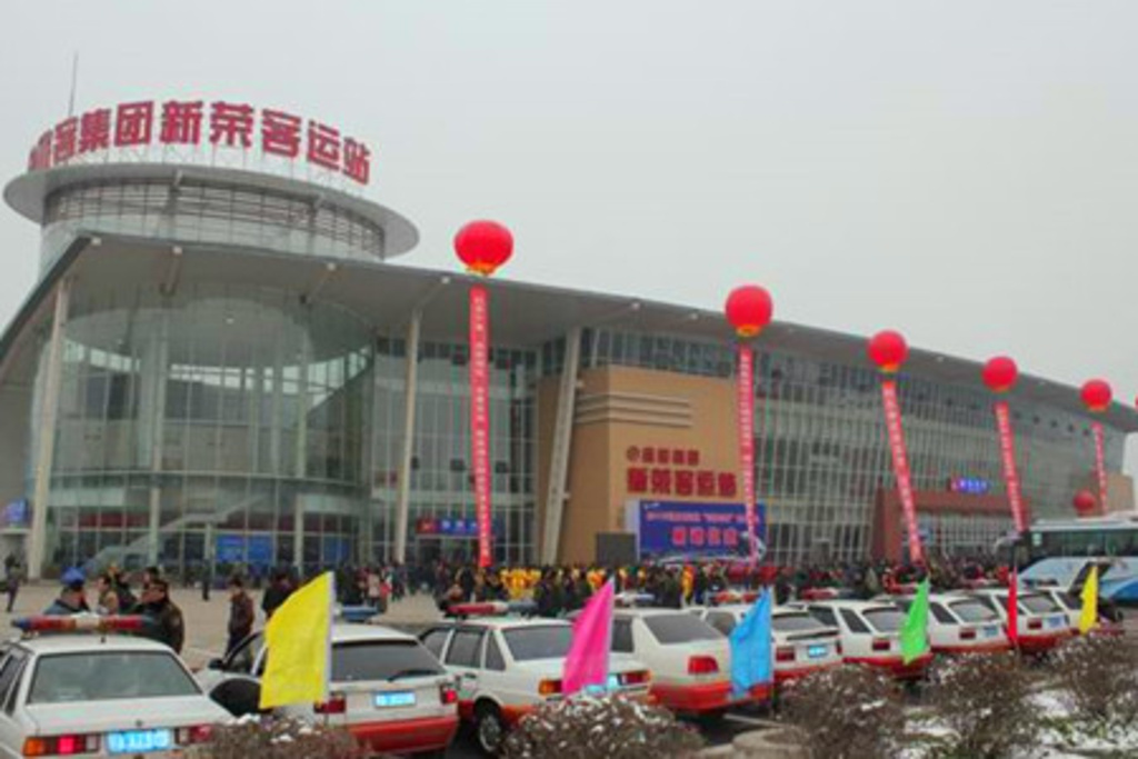 请问武汉市汉口新荣客运站到武汉文华学院如何乘坐公交车