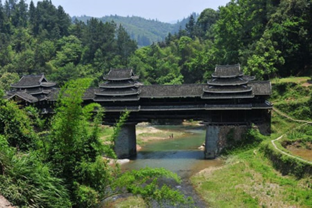 侗寨风雨桥
