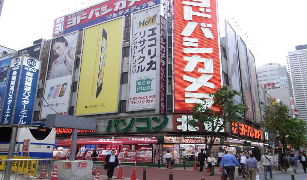 yodobashi camera 新宿西口