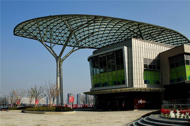 无锡万象城 无锡万象城电话:0510-85520888 地址:无锡市滨湖区金石路
