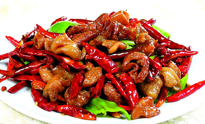 辣椒炒肉是湖南人每家每户必吃的招牌"土菜",是最具代表性的湘菜之一