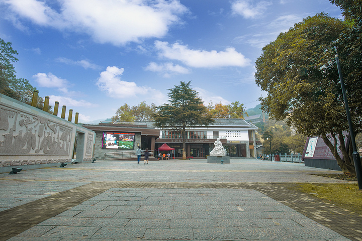 洪崖丹井主要景点:音乐部落,天下第八泉,洪崖桥,洪崖瀑布,玉笛湖,乐