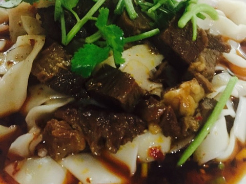 酸菜面 红烧豆腐盖饭 肥肠面 时蔬盖饭 木耳炒饭 竹笋牛筋面