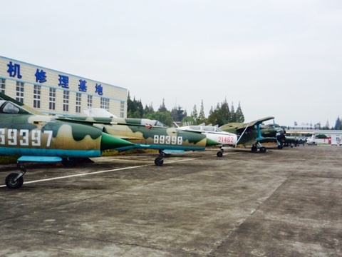 成都航空,丹麦空,湖北空_大山谷图库