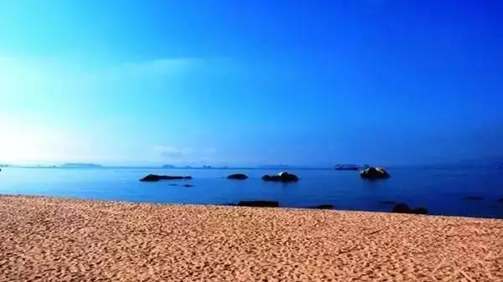 "金沙滩细细的沙子在阳光的映照下闪闪发光_金沙滩海滨公园"的评论