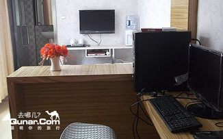 去哪儿团购：青岛今日团购:【中圆商业街】仅98元起，网络售价168元起青岛爱宾舍宾馆特色主题房1晚住宿！地处四方区的繁华黄金地带方中圆商业街，地理位置优越！